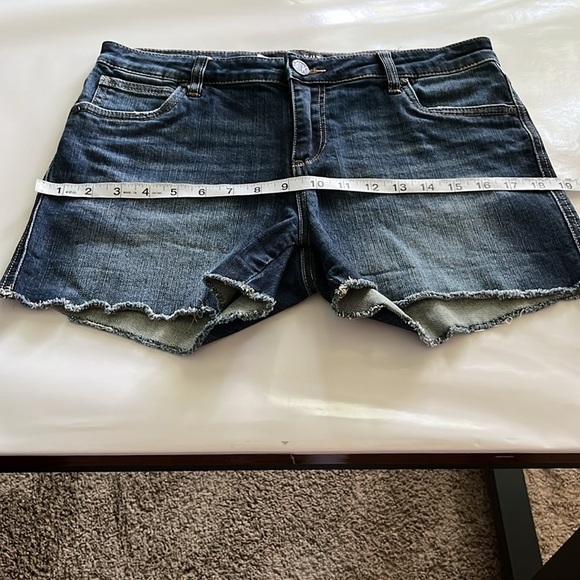 Kut From The Kloth Gidget Fray Short Mid Rise Size 8 - Picture 5 of 16